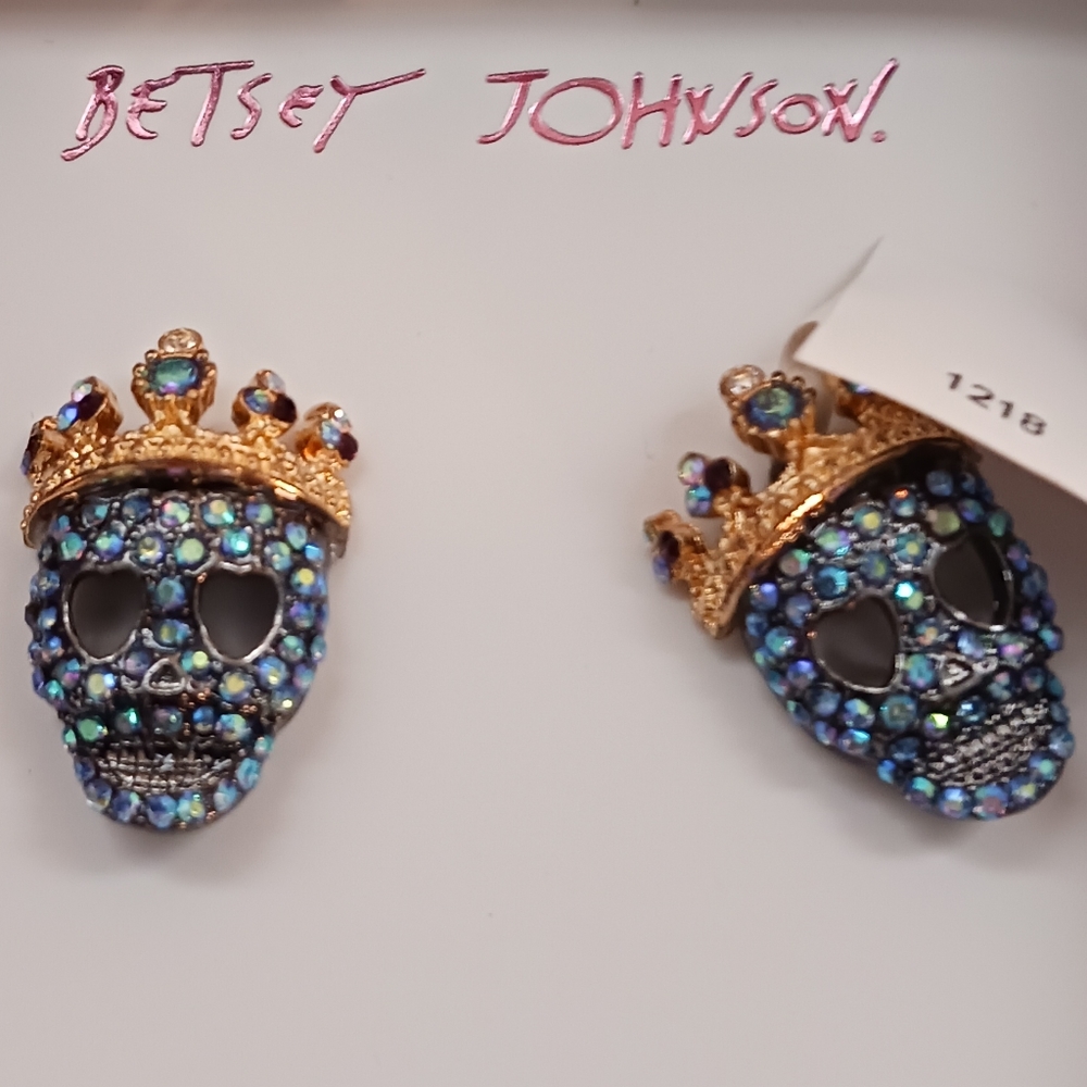 Skulls in crowns earrings